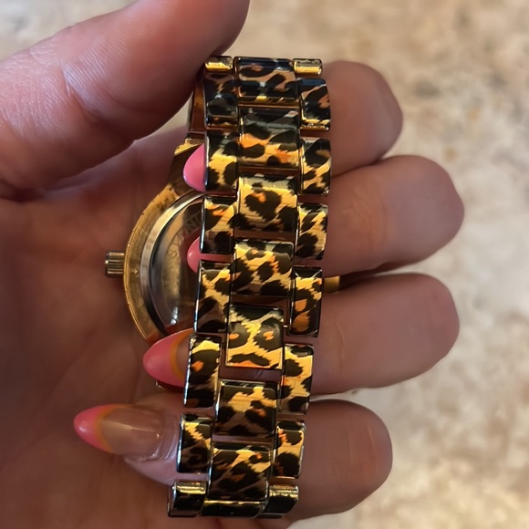 BKE Buckle Daytrip leopard watch - Picture 2 of 2